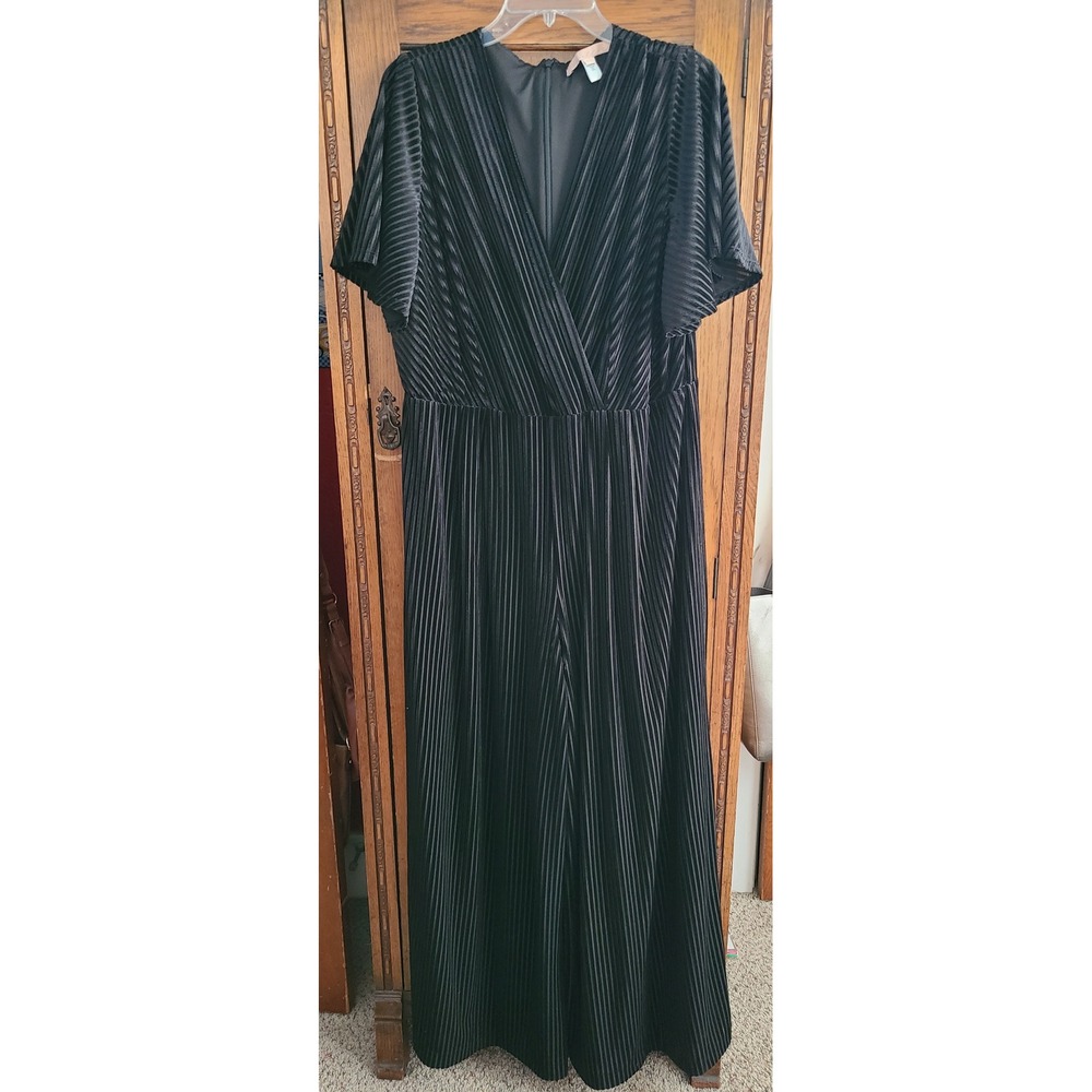 Hutch Black Pleated Velvet Jumpsuit Wide Leg V-Neck Short Sleeve Plus Size 16W